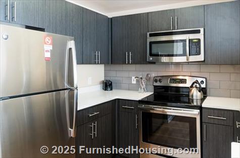 101 San Fernando - Mid-Rise - 101 East San Fernando St, San Jose, CA  95112 - LG - 4623889