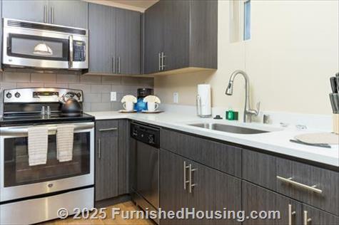101 San Fernando - Mid-Rise - 101 East San Fernando St, San Jose, CA  95112 - LG - 6490309