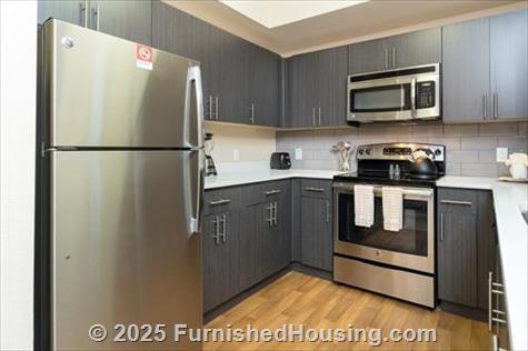 101 San Fernando - Mid-Rise - 101 East San Fernando St, San Jose, CA  95112 - LG - 6490310
