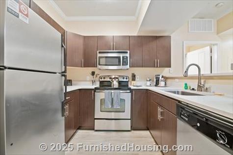 101 San Fernando - Mid-Rise - 101 East San Fernando St, San Jose, CA  95112 - LG - 6584975