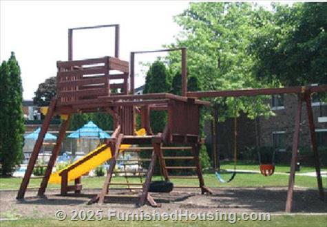 12 Oaks at Northbrook - Townhouse - 3220 Sanders Rd., Northbrook, IL  60062 - LG - 80031