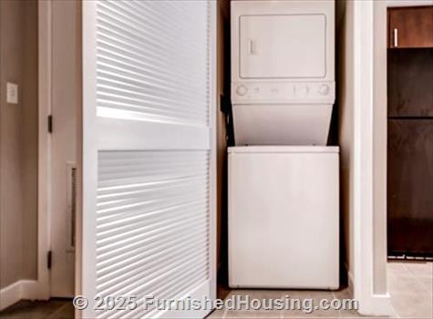 121 Tasman - Low-Rise - 121 East Tasman Drive, San Jose, CA  95134 - LG - 6490339