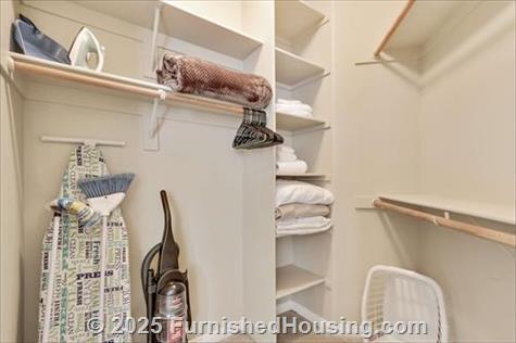 Aqua Marina del Rey - Garden-Apt - 4750 Lincoln Boulevard, Marina Del Rey, CA  90292 - LG - 4906107