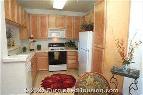 Bridgepointe - Low-Rise - 2201 Bridgepointe Pkwy, San Mateo, CA  94404 - LG - 3787339