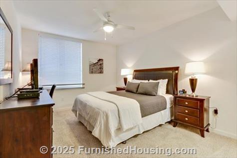 Gibson -  - 702 Arizona, Santa Monica, CA  90401 - LG - 4745949