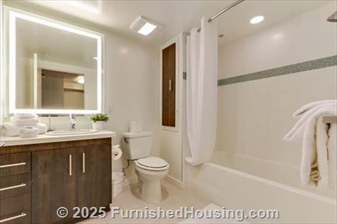 Gibson -  - 702 Arizona, Santa Monica, CA  90401 - LG - 4745951
