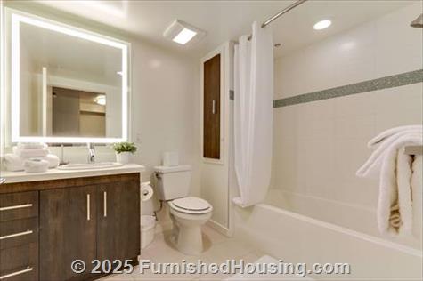 Gibson -  - 702 Arizona, Santa Monica, CA  90401 - LG - 4839401