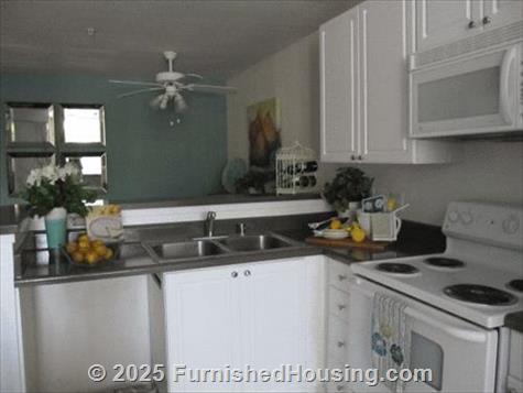 Stoneridge Apartments - Low-Rise - 6310 Stoneridge Mall Road, Pleasanton, CA  94588 - LG - 3822543