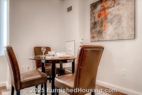 Stoneridge Apartments - Low-Rise - 6310 Stoneridge Mall Road, Pleasanton, CA  94588 - LG - 4148089