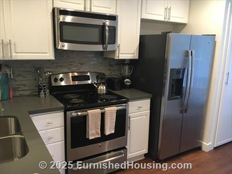 Stoneridge Apartments - Low-Rise - 6310 Stoneridge Mall Road, Pleasanton, CA  94588 - LG - 5181841