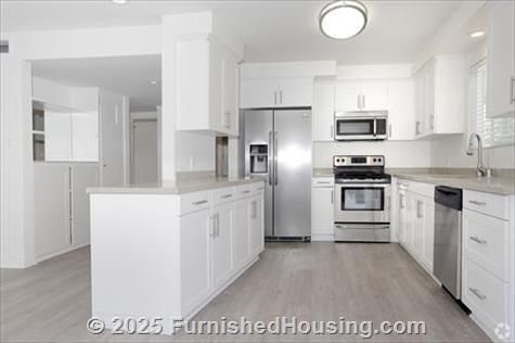 The Waterfront - Walk Up - 919 Bayside Drive, Newport Beach, CA  92660 - LG - 5164411