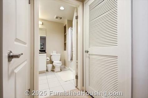 Wilshire La Brea - Mid-Rise - 5200 Wilshire Boulevard, Los Angeles, CA  90036 - LG - 6514294