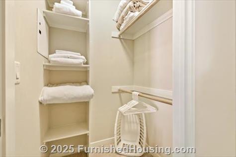 Wilshire La Brea - Mid-Rise - 5200 Wilshire Boulevard, Los Angeles, CA  90036 - LG - 6514299